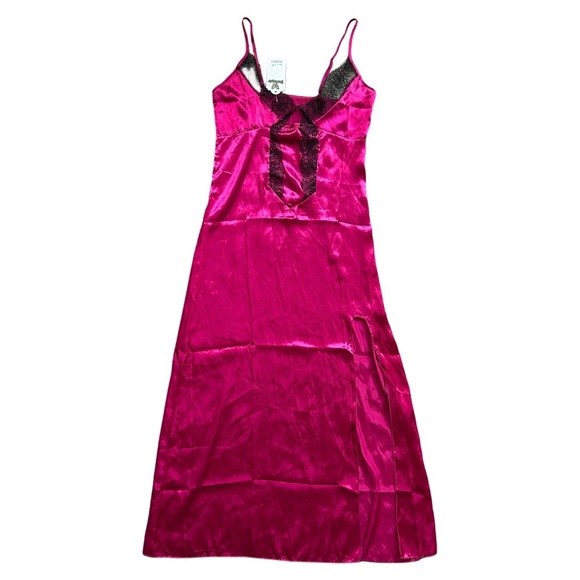 Sener Lingerie Pink Satin Black Lace Side Slit Nightgown NWT Size Medium - Picture 1 of 7